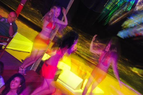 Night Beach Party @ Edde Sands